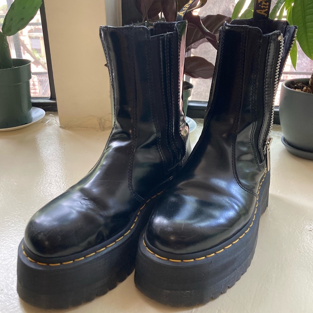 Dr Marten’s 2976 MAX LEATHER PLATFORM CHELSEA BOOTS